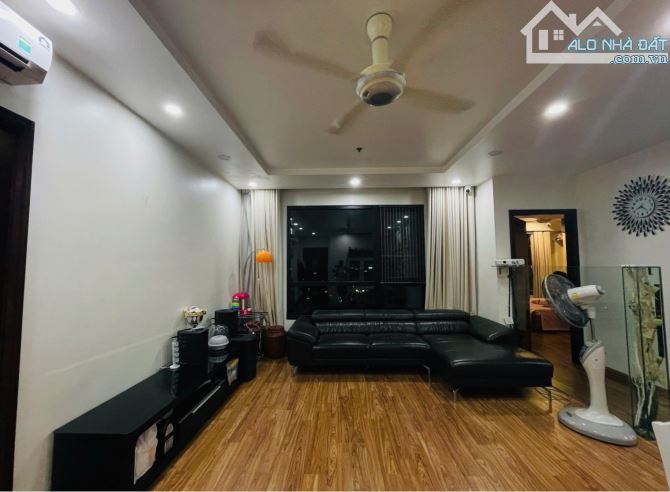 BÁN CĂN HỘ TIMES CITY 90M2 – 2 NGỦ 2 WC – NỘI THẤT XỊN SÒ – SLOT Ô TÔ VĨNH VIỄN- GIÁ 9.6 T