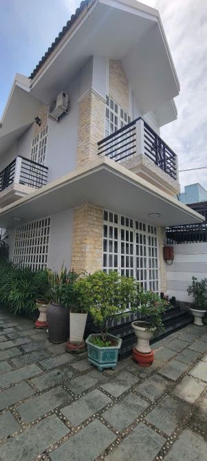Bán nhà 1 trệt 1 lầu cách đường Phạm Văn Thuận 100m đối diện Co.opmark; 229m2 giá 11.8 tỷ