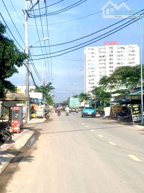 BÁN GẤP NHÀ XƯỞNG - DT 320M - NGANG LỚN - ĐƯỜNG XE CÔNG CHẠY NGÀY ĐÊM - GẦN CÁC KHU CÔNG N