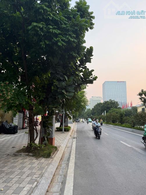 Bán nhà mặt Phố Lạc Long Quân, Tây Hồ, 158m², lô góc 3 thoáng, 105 tỷ – cực hiếm