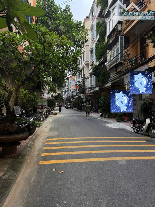 Bán nhà Phân lô Trần Quốc Hoàn , 100m2, 7 tầng ,mặt tiền 8,4m,Đường 11,5m, 41,5 TỶ