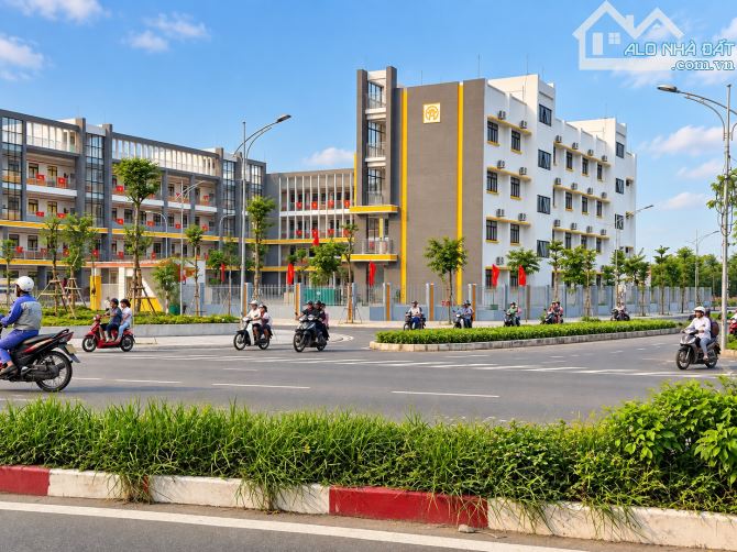 Bán nhà mặt Quốc lộ 23 Mê Linh 100m², MT 6,3m, sẵn nhà 3 tầng 1 tum, kinh doanh tốt