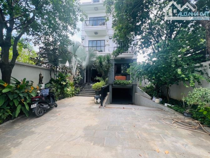 Bán Biêt Thự Thanh Xuan q12 12 x30 5 tầng hiên đai 18 tỷ
