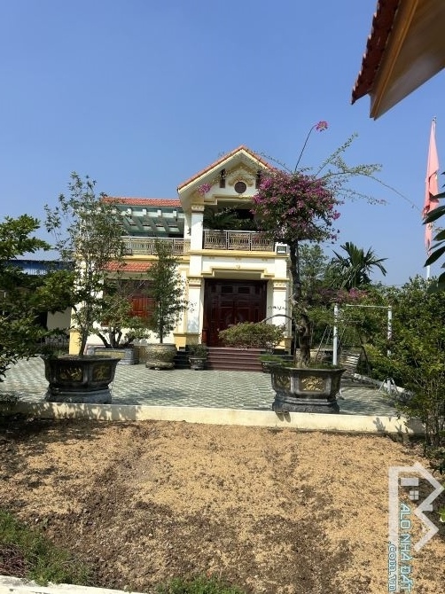 Biệt thự mái thái 2 tầng sân vườn siêu rộng 1800m giá chỉ 7 tỷ