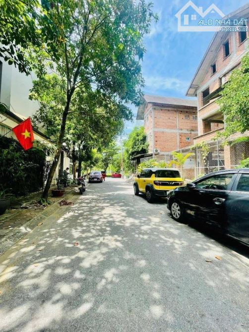 BIỆT THỰ HOÀNG THẾ THIỆN LONG BIÊN 303M MẶT TIỀN 12.8M GIÁ 75 TỶ