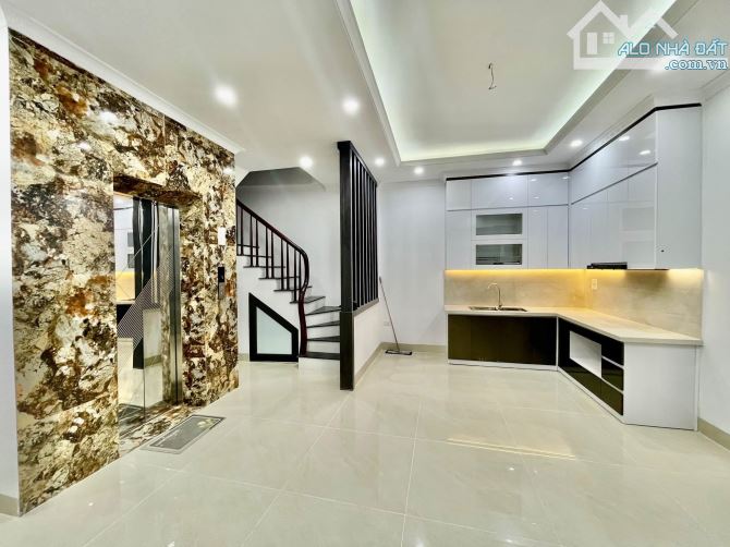 Trần Duy Hưng, 6T thang máy 48m^2, CHỈ 12.5 TỶ. 3 mặt thoáng, sát phố, 10m ra ô tô, mt 9m
