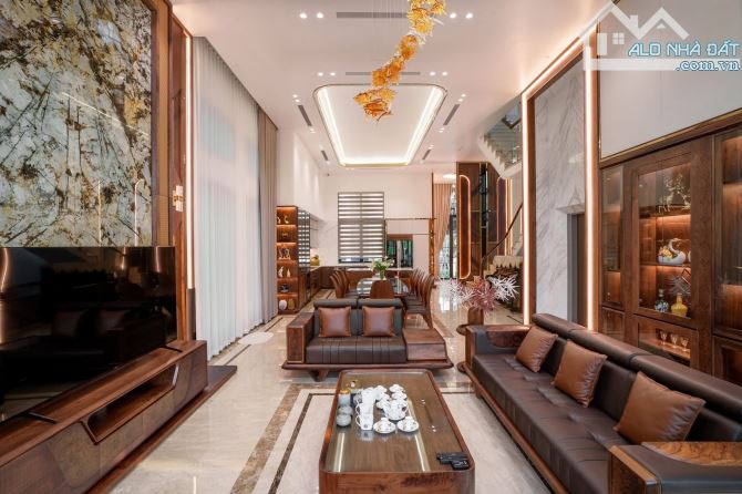 BÁN NHÀ LÔ GÓC HOÀNG NHƯ TIẾP, BỒ ĐỀ 60M², 7 TẦNG, 13.8 TỶ, KINH DOANH, Ô TÔ, THANG MÁY