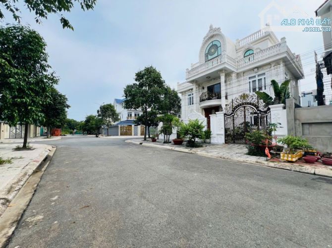 BÁN BIỆT THỰ MỚI ĐẸP, SỔ HOÀN CÔNG GÓC 2 MẶT TIỀN PHƯỚC SƠN VŨNG TÀU 232M² THỔ CƯ – 23 TỶ