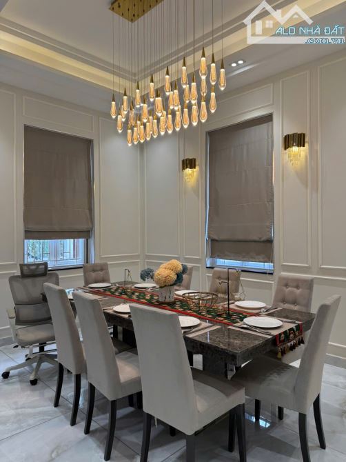 Biệt thự VIP khu compound 153 Nguyễn Văn Hưởng, DT 352m2, 4 tầng, giá 125 tỷ thương lượng