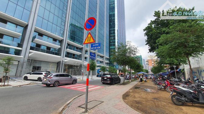 Hiếm bán! Nhà C4, cạnh KS 5 sao Caravelle, DT rộng, xây khách sạn, giá tốt
