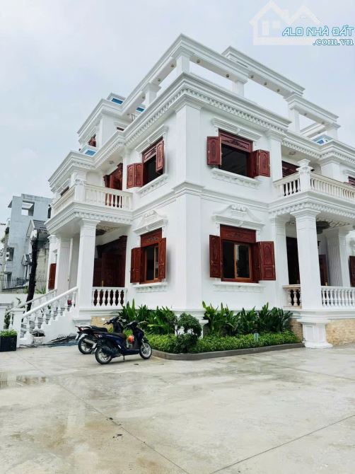 BIỆT THỰ SÂN VƯỜN THẠNH LỘC 37, Q12 - TỔNG 731M² GỒM 7PN, GỖ GÕ ĐỎ CAO CẤP.