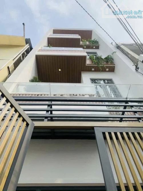 BÁN GẤP TRONG THÁNG NHÀ CAO ĐẠT,Q5. GIÁ:4TỶ200/68,8m2(4,3x16m). 4LẦU.ĐANG CHO THUÊ 20TRIỆU