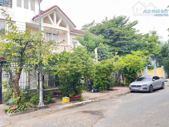 Bán Biệt Thự Góc 2 Mặt Tiền Bình Lợi – 10x20m (Có Hồ Bơi, Sân Vườn, Gara 2 Ô Tô) – 32 Tỷ