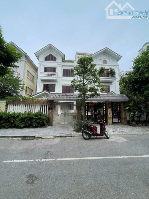 Bán gấp Biệt thự An Khang Villa để trả nợ bank 225m2, nội thất cao cấp,thang máy,căn góc,