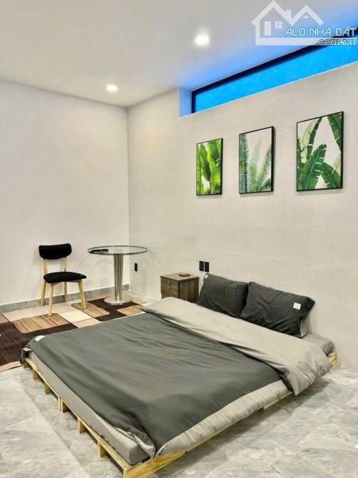Bán Villa Sân Vườn Đường Vạn Hạnh- 200m2 - Phường Lâm Viên Đà Lạt - Giá chỉ 13,8 tỷ