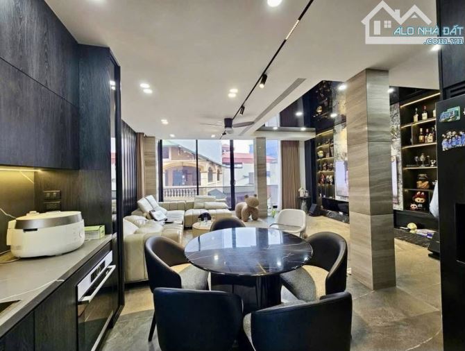 BÁN NHÀ HỒNG TIẾN, PHƯỜNG BỒ ĐỀ 56.3M², 7 TẦNG, 11.2 TỶ, THANG MÁY, Ô TÔ VÒNG QUANH