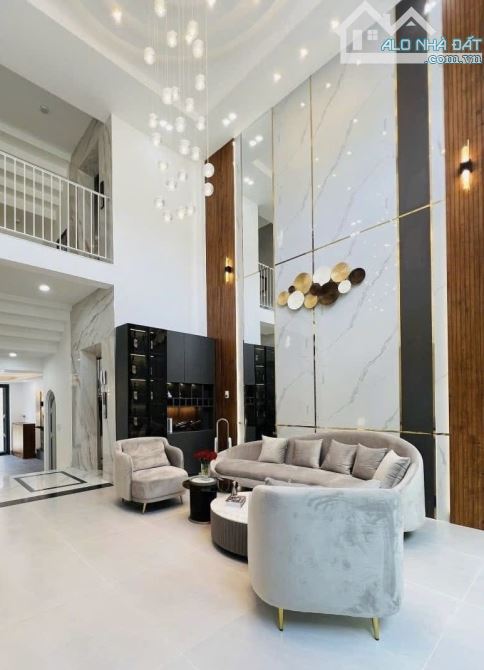 BÁN NHÀ LÔ GÓC NGỌC LÂM, PHƯỜNG BỒ ĐỀ 65.2M², 7 TẦNG, 13.2 TỶ, 5P PHỐ CỔ, Ô TÔ, THANG MÁY