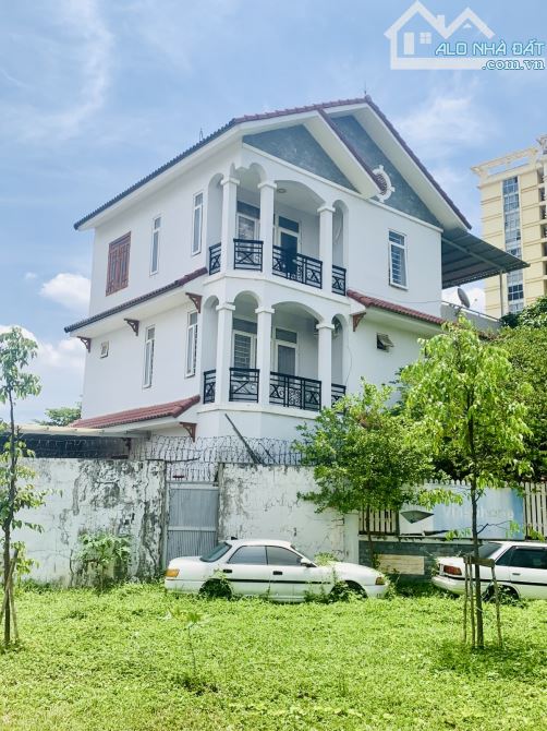 BIỆT THỰ GÓC 3 MẶT TIỀN – ĐÔNG THỦ THIÊM Q2 – CẠNH GLOBAL CITY – 213M2 (11X20M) – 25.5 TỶ