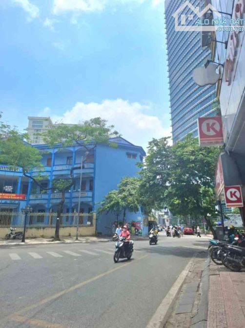 BÁN NHÀ MỚI ĐẸP- PHÓ ĐỨC CHÍNH - BA ĐÌNH - 30 M - 5 TẦNG - MẶT TIỀN 5 M - 9,9 TỶ