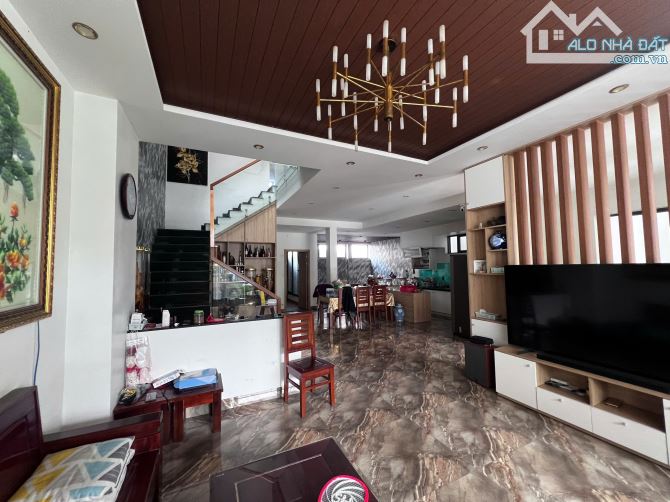 *Bán nhà 3 tầng, 2 mặt tiền, đường An Xuân (10m5), Thanh Khê, dt 197m2, giá 15,5 Tỷ