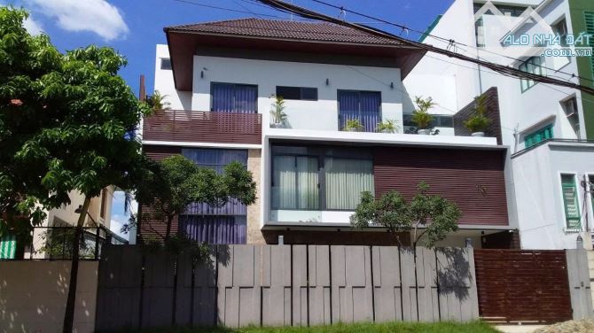 Bán gấp biệt thự 4 tầng 2MT đường An Xuân. DT: 10x20m, giá chỉ 15.5 tỷ