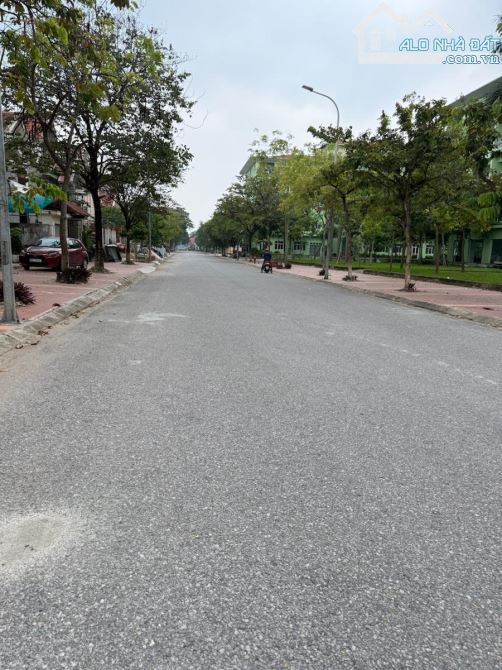 BIỆT THỰ NGHỈ DƯỠNG HOÀN SƠN, NINH HIỆP, 703M², MẶT TIỀN 29M, CHỈ 30.X TỶ