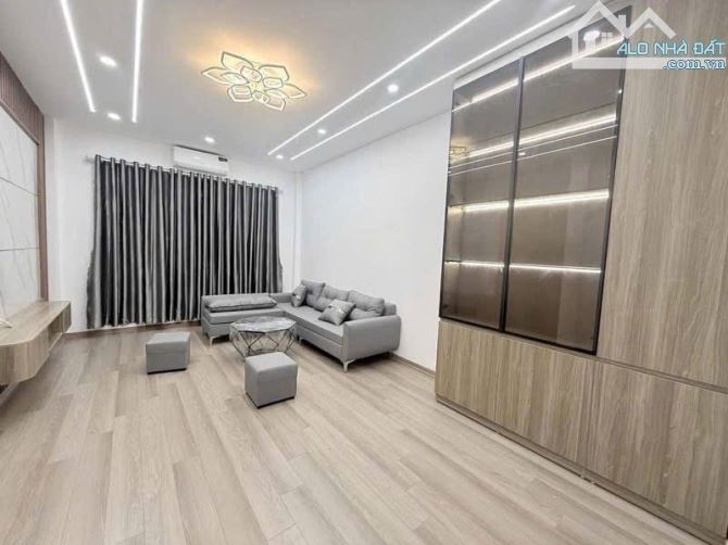 Nhỉnh 9 TỶ! Ô tô đỗ cổng Xuân La, 40m^2x6T thang máy, mt 4.5m. Thông Võ Chí Công, gần hồ