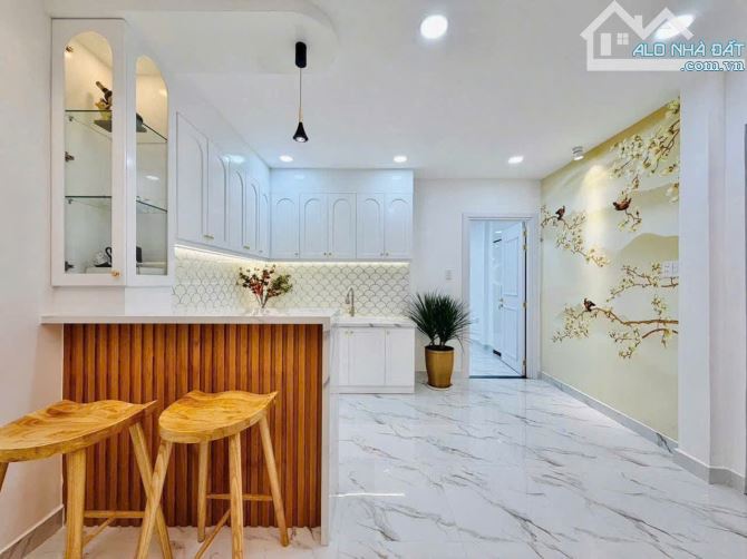 NHÀ MỚI, HẺM XE HƠI THÀNH THÁI, QUẬN 10, DT 4.1x7.8m, 2 TẦNG, 2 PN, FULL NỘI THẤT, 5.75 TỶ