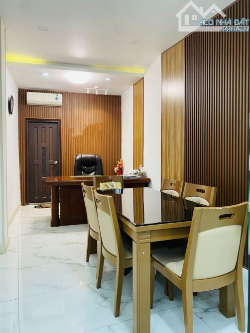 Mặt Tiền Đường Hoa - Toà Nhà Văn Phòng, 5 Tầng Thang Máy - 140m2 Bán Chỉ 39tỷ.