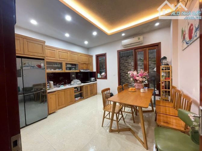 CHỈ HƠN 2 TỶ, CHUNG CƯ VIỆT HƯNG, VỊ TRÍ ĐẸP, DT 60M2, 2 NGỦ ĐỦ CÔNG NĂNG SỬ DỤNG.