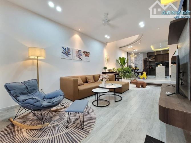 BÁN NHÀ NGUYỄN VĂN CỪ, PHƯỜNG BỒ ĐỀ 54.9M², 5 TẦNG, 7.98 TỶ, Ô TÔ ĐỖ CỬA