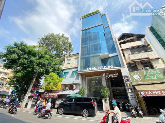 Building 90 Trần Đình Xu, Cô Giang, Q1 (ngay ngã 4 Trần Hưng Đạo)