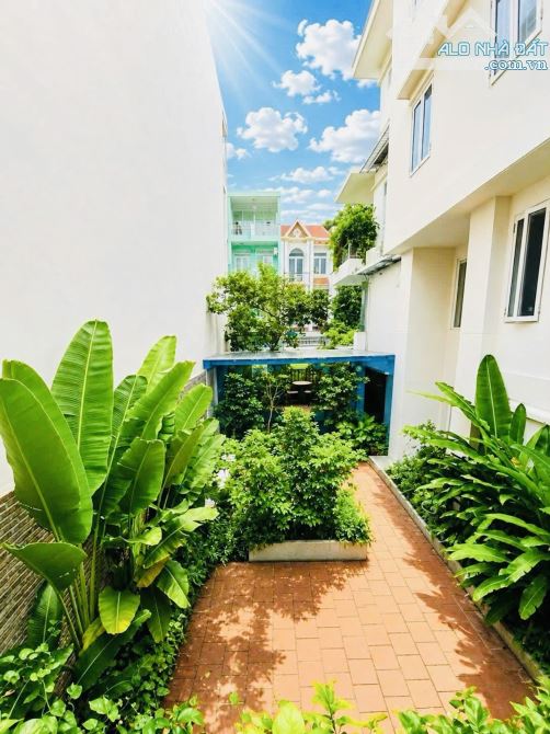 Biệt Thự Sân Vườn, Khu Vip Gò Vấp Nguyễn Văn Khối - 5 Tầng Hẻm Nhựa 5m. 300m2 Bán Chỉ 30tỷ