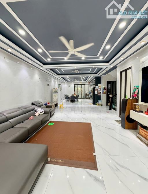 Bán villa phố Văn cao 180m x 3 tầng 19,3 tỷ
