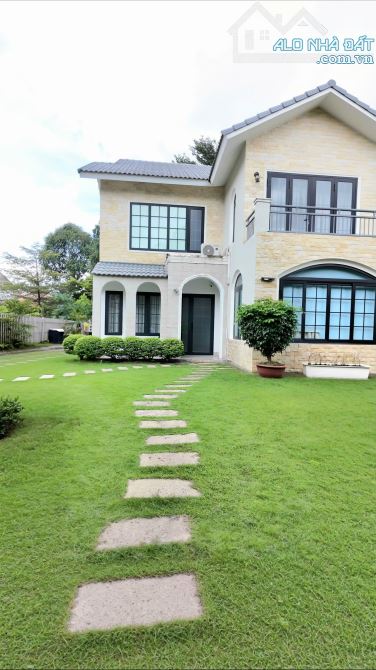 BIỆT THỰ THẢO NGUYÊN – LONG THẠNH MỸ – 366M² – 3 TẦNG – DÒNG TIỀN 26TR/THÁNG
