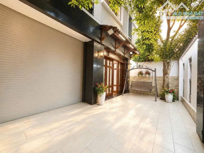 BIỆT THỰ SÂN VƯỜN - NGANG 14M X 13M - SIÊU RẺ - NHỈNH 20 TỶ - HXH Q. TÂN BÌNH