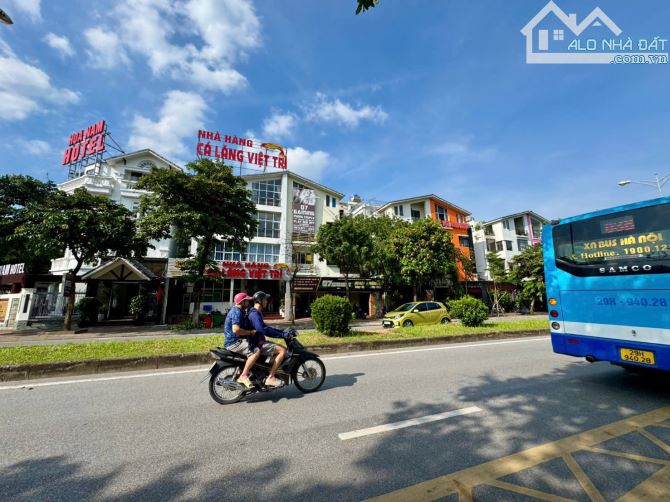 Biệt thự BT7 Việt Hưng mặt phố kinh doanh view vườn hoa dt 180m2 mt 10m