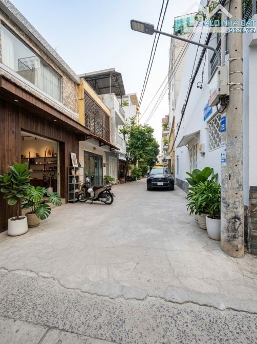 Nhà mới 3 tầng, 51m2, Hẻm xe tải, kh chợ Gò Xoài, Phường Bình Hưng Hòa A, Q. Bình Tân