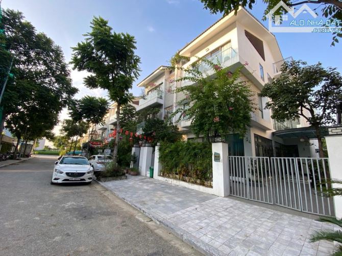 Bán Gấp Biệt Thự 3 Thoáng Dương Nội , Hà Đông. 200m 4 Tầng , MT 10m Giá 26,5 tỷ