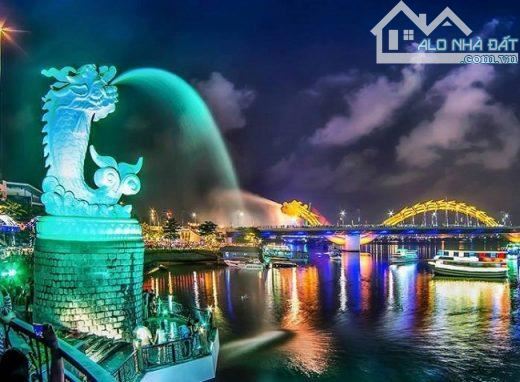 Bán tòa nhà 6 tầng mặt tiền Nguyễn Văn Linh cách Cầu Rồng chưa đến 200m.