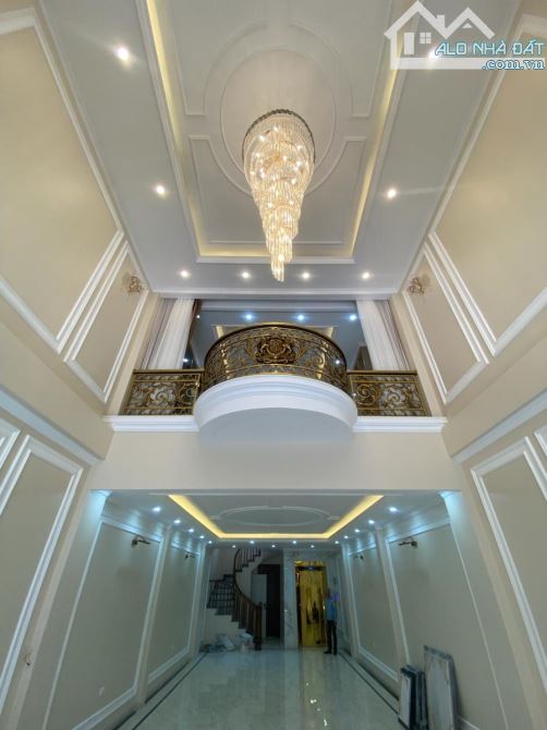 NGUYỄN LAM – PHÂN LÔ QUÂN ĐỘI – 90M²x 7T – THANG MÁY – VỈA HÈ –Ô TÔ TRÁNH, NỘI THẤT 5 SAO