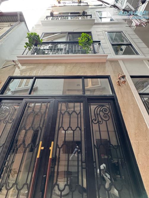 BÁN NHÀ ĐỐNG ĐA, THANG MÁY, FULL NỘI THẤT, 10M RA Ô TÔ, 35m2 GIÁ 9,6 TỶ