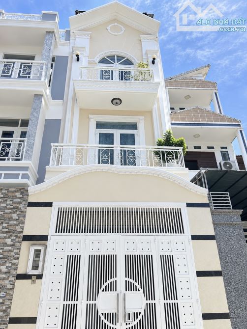 CHỦ CẦN TIỀN BÁN GẤP NHÀ NGAY TRẦN QUỐC TOẢN QUẬN 3-GIÁ:4.56TỶ/75,6m2(4,2x18m)