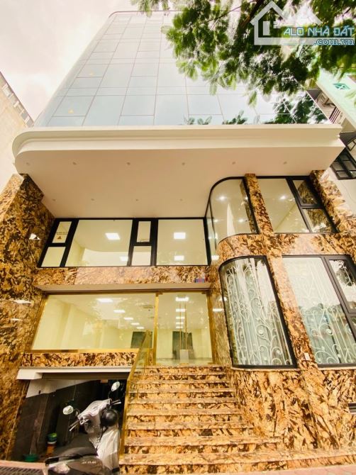 Bán tòa văn phòng mặt phố Vũ Tông Phan - 180m2, 9 tầng, lô góc 3 mặt tiền - Giá 126 tỷ