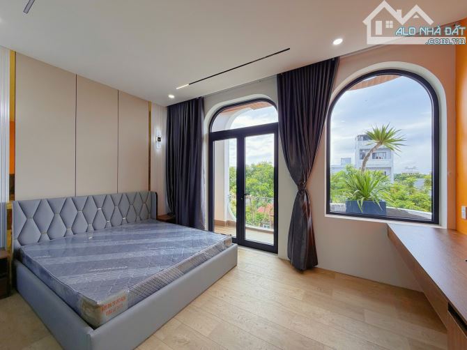 Bán Villa 3 tầng có hồ bơi đường Trà Lộ,Sát biển Tân Trà.DT 100m2,giá 7,5 Tỷ.thuê 30 tr/tr