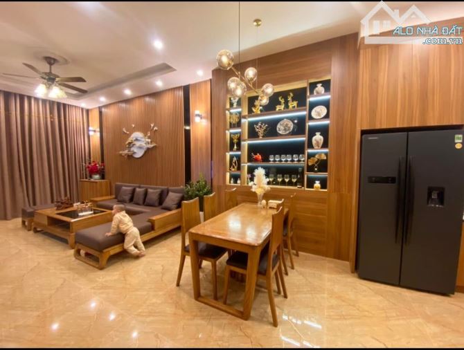 BÁN NHÀ BỒ ĐỀ, PHƯỜNG BỒ ĐỀ 65M², 8 TẦNG, 14.5 TỶ, Ô TÔ, THANG MÁY, CẠNH HỒ