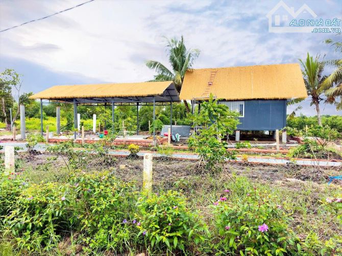 Siêu phẩm, nhà vườn 540m² đất view kênh cực đẹp chỉ 950 tr