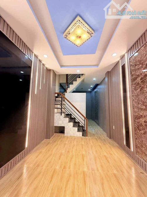 Phước kiển gần Quận 7. Giá 2 tỷ 35. Nhà 3 tầng 4pn. Sổ hồng có sẵn
