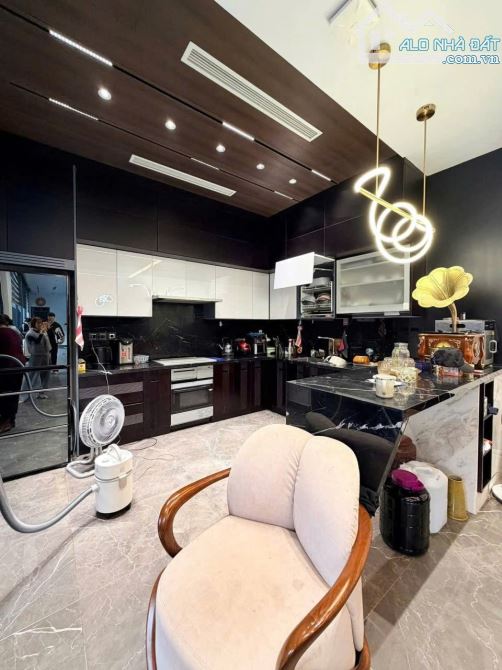 💥 Biệt thự mặt sàn 320m x 3 tầng Giá 18 tỷ tại sở dầu, hồng bàng, hải phòng