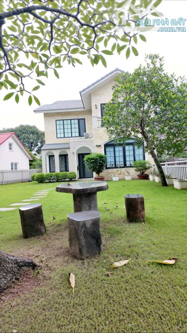 BÁN BIỆT THỰ CAO CẤP THẢO NGUYÊN - NGAY SÂN GOLF THỦ ĐỨC - 366M2 (11x33) - GIÁ 27 TỶ